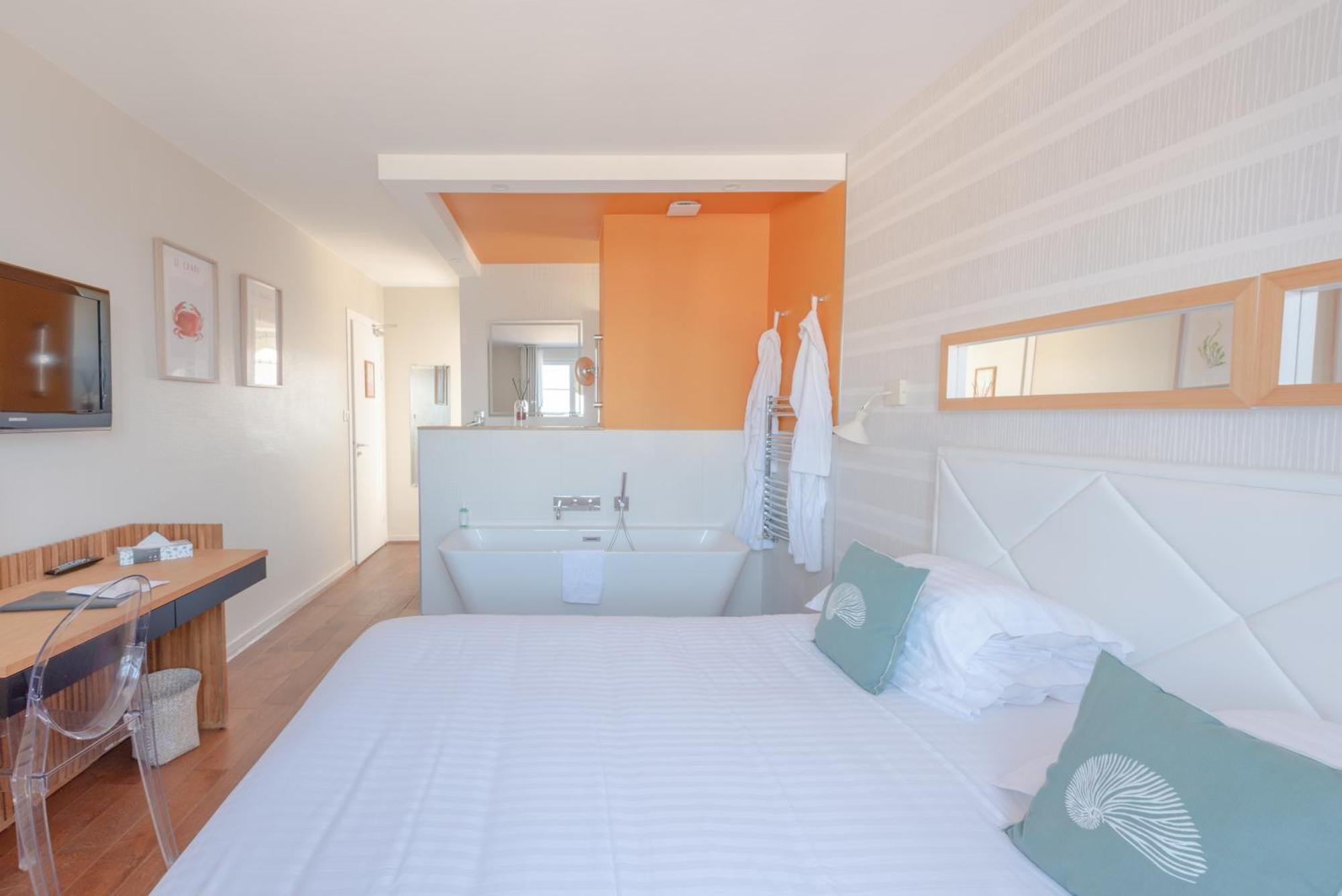 Hotel La Baie Des Anges Spa Marin Landeda Bagian luar foto